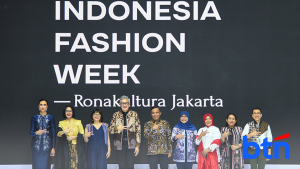 BTN Indonesia Fashion Week Angkat Ulos ke Panggung Nasional, Gen Z Makin Berani Mix and Match—Fashion Lokal Kini Semakin Berkelas!